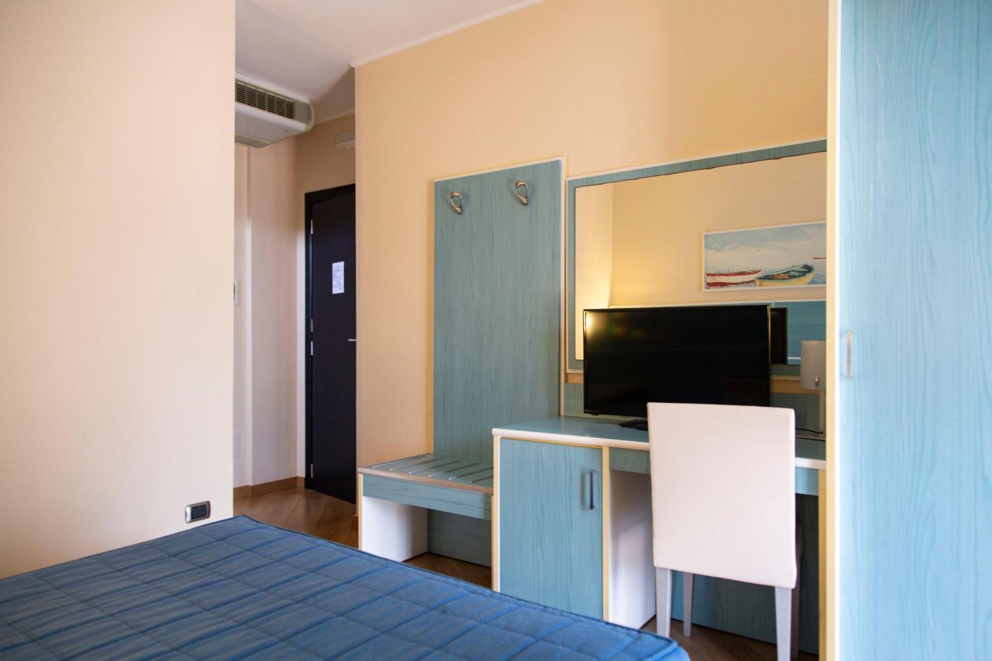 Residenza Del Mare Hotel Sant Isidoro  Szoba fotó
